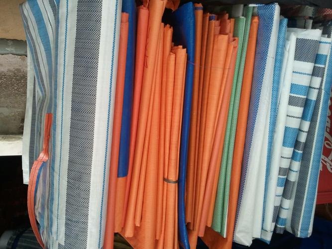 Hòa Phát chuyên cung cấp các loại bạt che nắng mưa phục vụ khách hàng