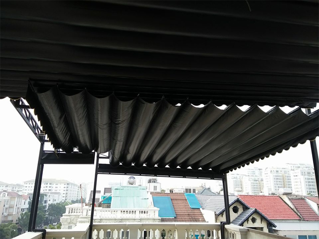 bạt mái xếp che nắng sân thượng tại Vũng Tàu