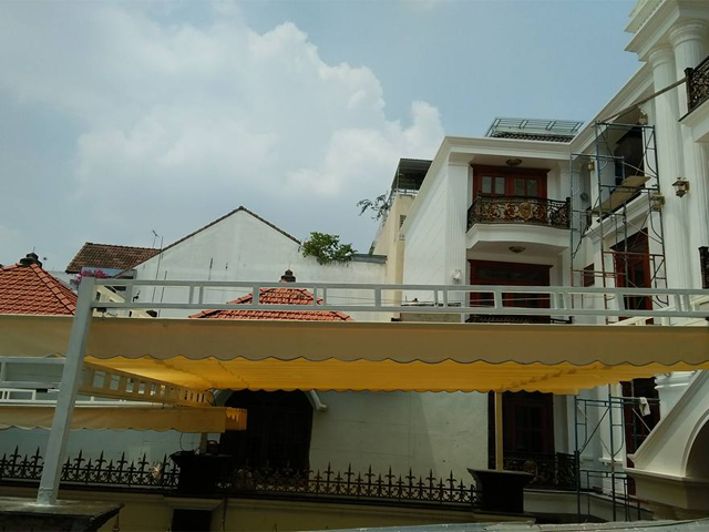 Bạt mái xếp che nắng mưa cho sân nhà biệt thự tại Vũng Tàu